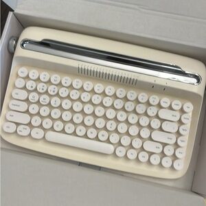 Retro Bluetooth Keyboard Amazon Cream Colored